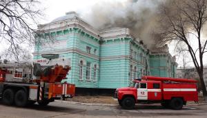 Dedicaţi total: Medicii au terminat o operaţie pe cord deschis, în timp ce spitalul din Rusia în care se aflau era cuprins de flăcări