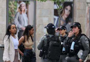 Cum arată revenirea la normalitate. Cetățenii din Israel, țara care a învins pandemia, nu mai sunt obligați să poarte mască în aer liber