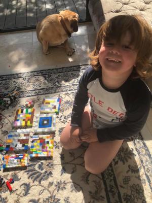 Mama unui băieţel de 5 ani, cu autism, despre jignirile primite de la oameni: „Mi-au spus că nu ar trebui să i se permită să iasă din casă”