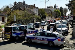 Polițistă înjunghiată mortal în secţia de Poliţie, atacatorul ucis, în Franţa. "Suntem complet uimiţi", spun autorităţile