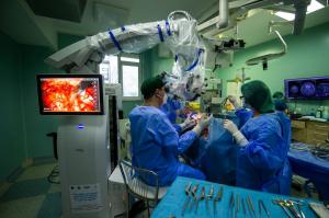 O studentă în anul I la Medicină, aflată în comă profundă, a fost salvată după o operație pe creier făcută la Iași