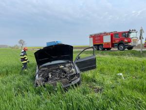 Tânăr mort în Prahova, într-un Audi zdrobit de un copac. Băiatul a rămas blocat în maşină, după impact