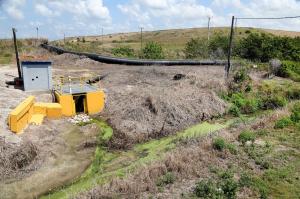 Stare de urgenţă în Florida, după ce peretele unui iaz de 33 de hectare, plin cu apă reziduală, s-a fisurat