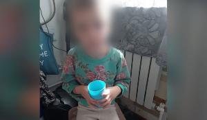 O mamă şi-a torturat fetiţa de 8 ani, o ţinea legată de mâini și de picioare şi o înfometa, într-un apartament din Rusia. Vecinii au auzit-o pe copilă ţipând