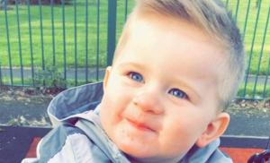 Băieţel de 2 ani, dus de părinţi la doctor, credeau că e constipat, diagnosticat cu o formă rară de cancer, în UK