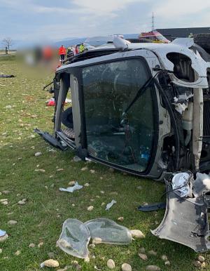 SMART făcut bucăți la ieșirea din Sebeș, șoferul a fost aruncat prin geam și a murit