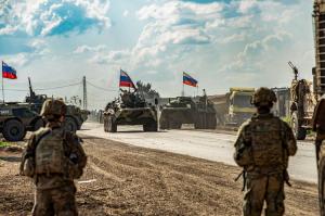 Zeci de mii de soldați ruși au fost trimiși la granița cu Ucraina. Apelul lui Zelenski către NATO