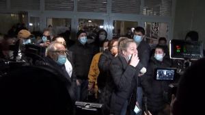 Evacuare cu scandal la metrou: Sindicaliștii și proprietarii s-au certat cu Radu Mihaiu. Directorul Metrorex a încercat să deschidă un chioşc cu ranga