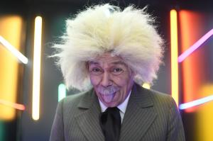 iUmor, astăzi, de la 20.30, la Antena 1: Cristi Iacob, roast istoric în rolul lui Albert Einstein