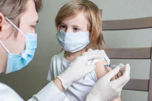 CEDO stabileşte că vaccinarea obligatorie este ”necesară într-o societate democratică”, într-un caz din Cehia
