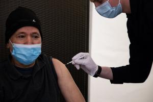 Premierul Florin Cîţu anunţă când ar putea renunţa românii la mască: "10 milioane de imunizări până la 1 august"