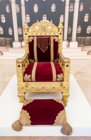 Ziua Regalității. Tronul Regelui Carol I al României, expus pentru prima dată după 70 de ani. FOTO și VIDEO