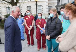 Prinţul Charles le-a adus personal mulţumiri cadrelor medicale care l-au îngrijit pe regretatul său tată, Ducele de Edinburgh