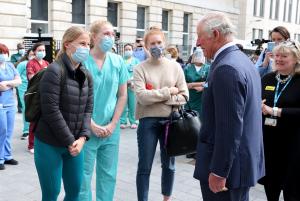 Prinţul Charles le-a adus personal mulţumiri cadrelor medicale care l-au îngrijit pe regretatul său tată, Ducele de Edinburgh