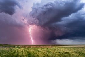 Informare meteo: Cod Galben de ploi torențiale, fulgere și grindină în șase județe din vestul țării