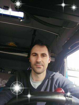Mihai, un tânăr şofer de TIR din Brăila, a fost ucis cu sabia într-o parcare din Franța, sub privirile neputincioase ale soției
