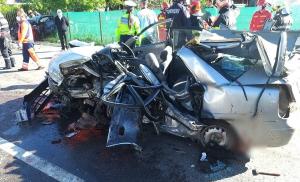 Accident cu 5 morţi pe DN1, la Nistoreşti. Două maşini s-au făcut praf după un impact frontal devastator
