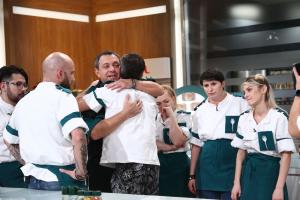 Echipa verde pierde încă un bucătar în sezonul 9. Schimbare de look pentru chef Sorin Bontea: ”Mi-am făcut părut verde, poate așa câștig”