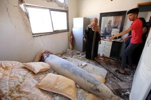 O familie din Gaza s-a trezit cu o rachetă israeliană pe pat, neexplodată, cu o zi înainte de armistiţiul cu Israelul