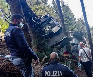 Tragedie în Italia, 14 morți și un sigur supraviețuitor, un copil de 5 ani, după ce s-au prăbușit cu telecabina Stresa-Mottarone