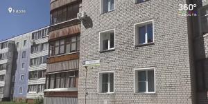 Un bărbat a aruncat un copil de 18 luni de la etajul 5, enervat că plângea, în Rusia