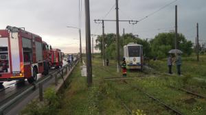 Un tramvai a luat foc, în mers, la Craiova, după ce a fost lovit de fulger