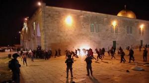 Confruntări violente la Ierusalim, între poliţia israeliană şi palestinieni. Peste 180 de oameni au fost răniţi