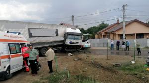 Patru persoane rănite în urma unui accident produs într-o localitate din Vrancea. A fost nevoie de intervenția pompierilor militari