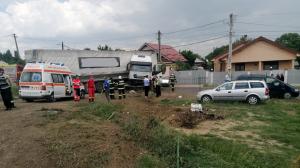 Patru persoane rănite în urma unui accident produs într-o localitate din Vrancea. A fost nevoie de intervenția pompierilor militari