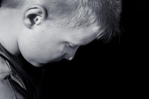 Tragedie într-o familie din Vaslui. Un băiețel de 14 ani, extrem de inteligent, s-a sinucis după ce a fost certat că stă prea mult pe tabletă