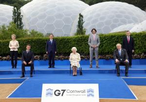 Regina Elisabeta a II-a, la fotografia de grup de la summitul G7: "Ar trebui să arătăm ca şi cum ne-am simţi bine?"