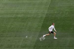 Ploaia torențială i-a împiedicat pe jucătorii naționalei Austriei să se antreneze pe Arena Națională. Terenul a fost inundat