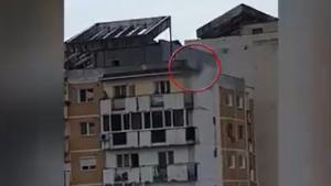 Sinucidere dramatică la Arad: S-a aruncat în gol de pe un bloc cu șase etaje