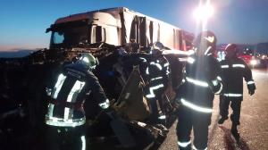 Accident cumplit lângă Vama Nădlac, după ce un microbuz cu 17 pasageri s-a ciocnit cu un camion - VIDEO