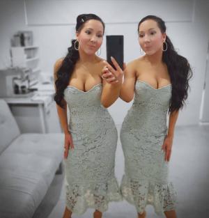 Două surori gemene identice s-au logodit cu iubitul pe care îl împart de mai bine de zece ani, în SUA