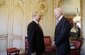 Primul schimb de replici între Vladimir Putin și Joe Biden. Scene haotice în biblioteca vilei din Geneva