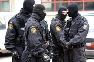 Nouă poliţişti din Timiş, "ridicaţi" pentru luare de mită chiar în timp ce participau la un seminar pe tema anticorupţiei. România, în Top 5 în UE la corupţie