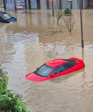 Stare de urgenţă în Crimeea din cauza inundaţiilor. Ciclonul din Marea Neagră loveşte România în acest sfârşit de săptămână