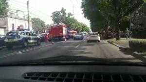 Carambol pe un bulevard din Timișoara, între un autobuz și șase mașini, din cauza neatenției. Două persoane au fost rănite