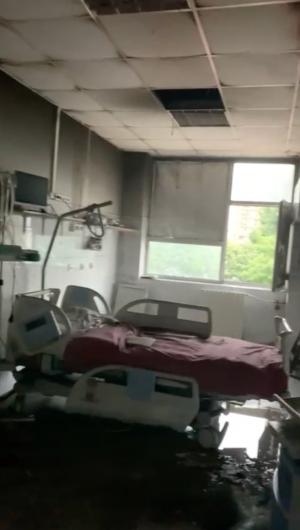 Primele imagini din cabinetul distrus de flăcări la Spitalul de Copii din Iaşi. ”Nu știm practic pe unde este instalația electrică”