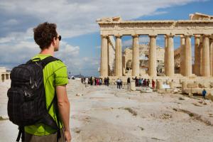 Vești bune pentru turiști. Grecia renunţă la mască în exterior şi la interdicţia de circulaţie nocturnă