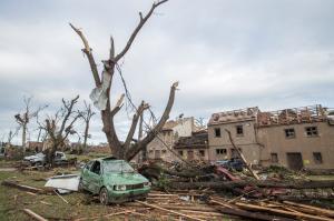 Imagini din dronă după tornada care a distrus mai multe localități din Cehia. Guvernator: ”Este iadul pe pământ”
