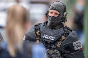 Atac armat în Germania: 3 persoane au fost înjunghiate mortal, alte 7 sunt rănite. Poliţia a arestat agresorul după ce l-a împuşcat în picior - VIDEO