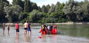 Familie de români, tragedie în Italia. Emil s-a înecat, nepotul a sărit să-l salveze, în timp ce tatăl a privit cum fiul dispare sub ape