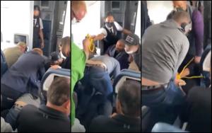 Clipe cumplite la bordul unui avion Delta Airlines. Un bărbat a încercat să intre în cabina piloţilor pentru a deturna aeronava: “Opreşte!”