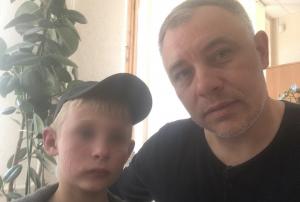 Băiețelul unui preot a supraviețuit 2 zile în tundra din Urali. Momentul emoționant în care este găsit de salvatori a fost filmat