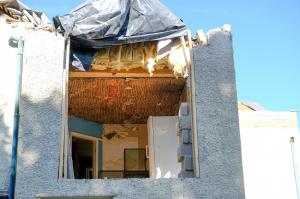 Casă distrusă de un constructor, după ce proprietarul a refuzat să-i plătească lucrarea, în Anglia