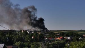 Patru maşini au ars în totalitate în Botoşani, după ce garajul în care se aflau a luat foc