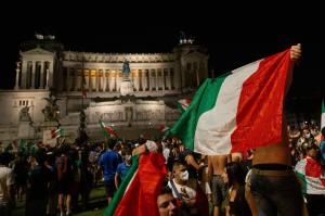 Explozie de bucurie pe străzile din Italia, după ce "Squadra Azzura" a câștigat EURO 2020