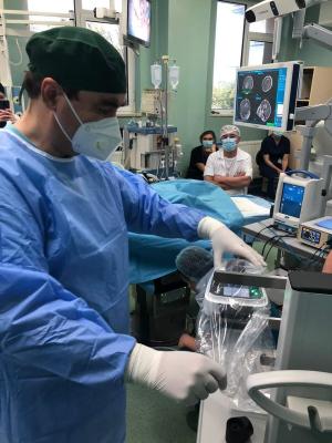 Premieră naţională la Iaşi: Operaţie pe creier cu ajutorul unui robot performant